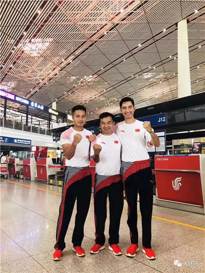 三位亚运会马术三项赛骑手华天梁锐基乔伦巴特率先抵达雅加达