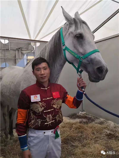 山西玉龙骑师李方格代表中国“匈牙利国家大赛马”夺冠