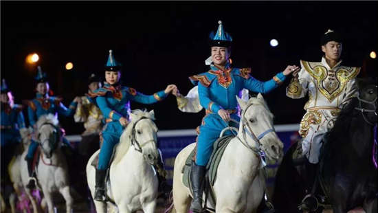 内蒙古国际马术节上演马背激情