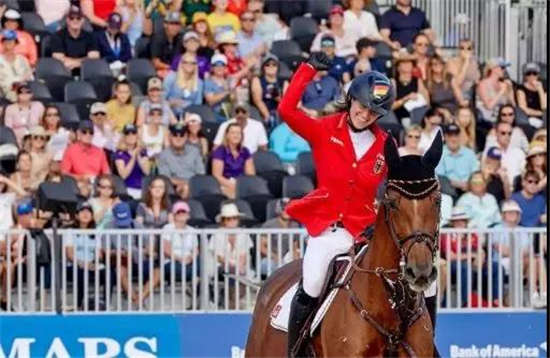 创造历史�！年仅29岁的德国骑手Blum成为世界马术运动会场地障碍个人赛中首位登顶的女骑手