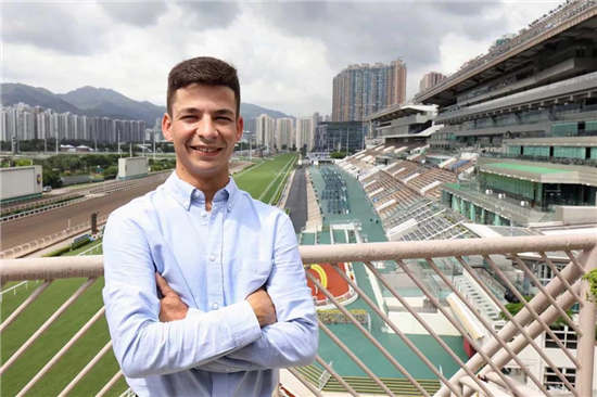 巴西籍骑师波健士7月1日首秀香港赛场:实现香港策骑梦想-大陆赛马网.jpg