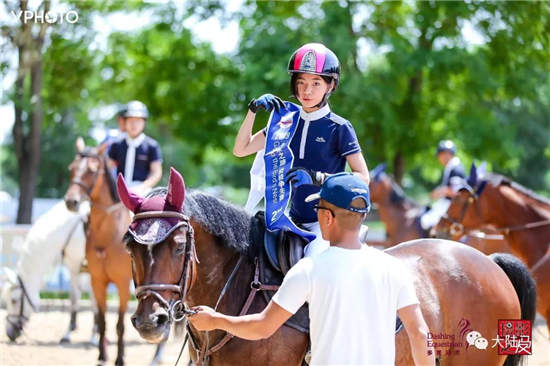 新疆伊犁90后骑手叶尔肯山90CM横扫赛场,宋雨宸、崔皓涵后程出场逆转进前三-6大陆赛马网.jpg