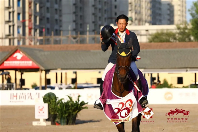 郑文杰天星调良马术公开赛夺冠:将赴欧洲备战东京奥运会 (2).jpg