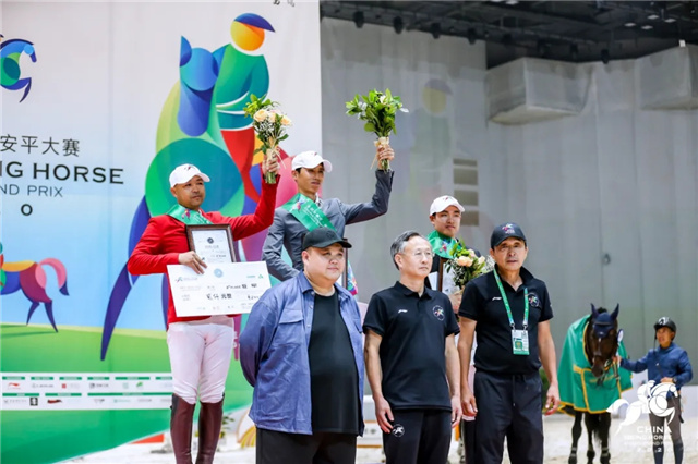 西坞马术赵建亭策骑“C·Estella”2020中国年青马安平大赛五岁马组夺冠 (2).jpg