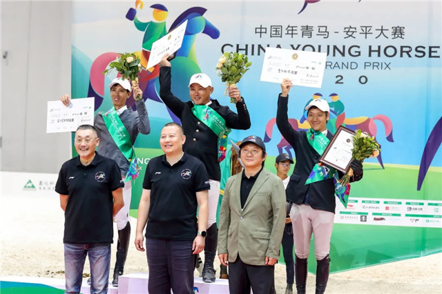 御马征途唐喜仁搭档“朱莉”2020中国年青马安平大赛六岁马组夺冠 (2).jpg