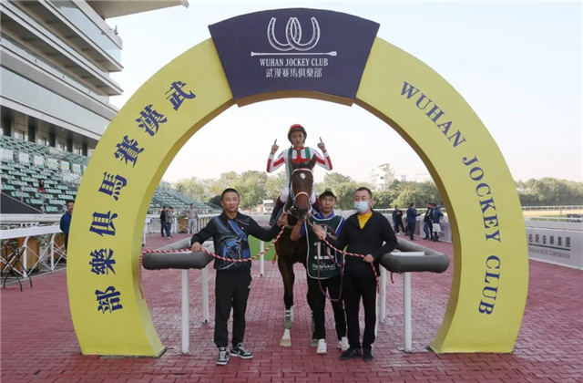马主付永斌、侯兴建、安志强、周小强旗下四驹问鼎2020武汉第三赛马日(8).webp.jpg