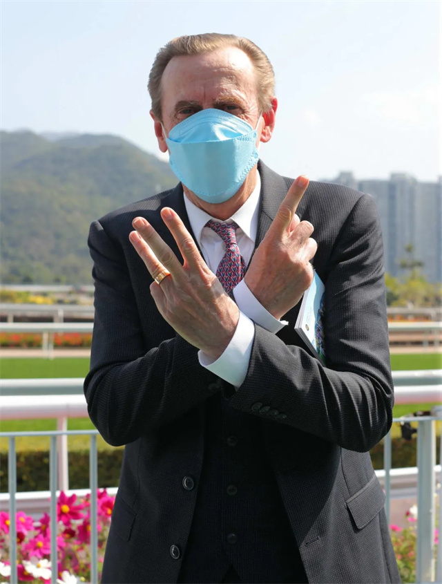 香港沙田赛马场上演三场大赛:蔡约翰1300胜兼登榜首 大陆马 赛马 (2).jpg