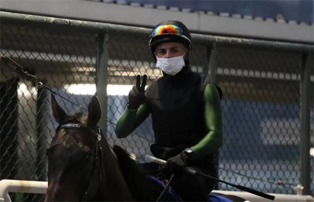 马闻早报丨菏泽马场火灾马儿2死3伤!马雅梦想成真周日起在港策骑 大陆赛马网 赛马网 赛马 (5).jpg