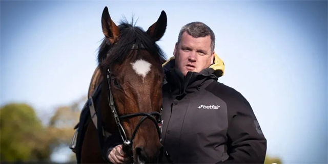 马闻早报丨马1型疱疹病毒致国际马联紧急叫停欧洲赛事,爱尔兰练马师坐在死亡赛马身上被禁赛 大陆赛马网 赛马网 赛马 (1).jpg