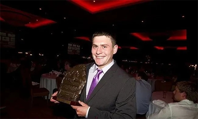 见习骑师坐在死亡赛马肆意大笑 引爱尔兰赛马规范理事会调查 大陆赛马网 赛马网 赛马 (2).jpg