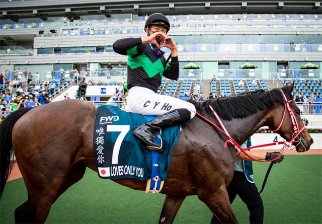 香港赛马季即将落幕:本土明星骑师何泽尧力争“告东尼奖” (1).jpg