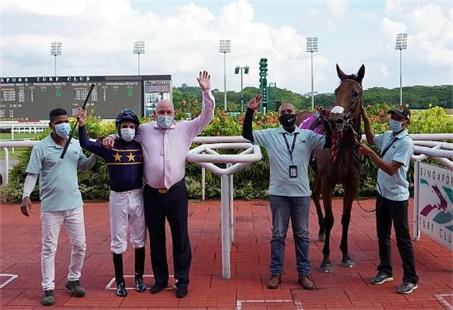 马闻早报丨暴雪天东北小男孩骑马去吃米线,母亲回应:锻炼儿子胆量 (7).jpg