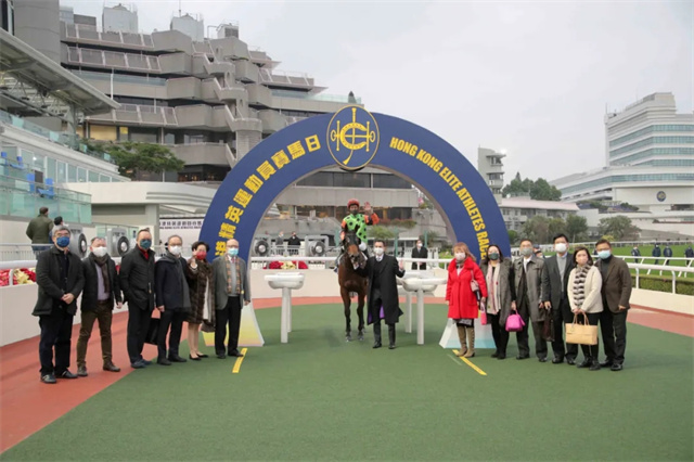 马闻早报丨重庆卓悦马会冬季会员马术精英赛圆满举办,香港特首出席“香港精英运动员赛马日” (8).jpg