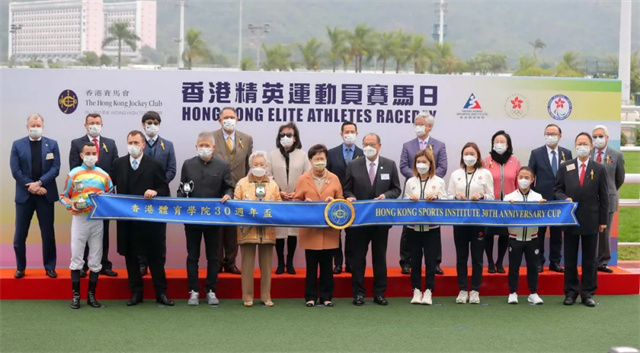 马闻早报丨湖北省马术场地障碍赛联谊赛举办,足球明星欧文加入英国赛马会 (10).jpg