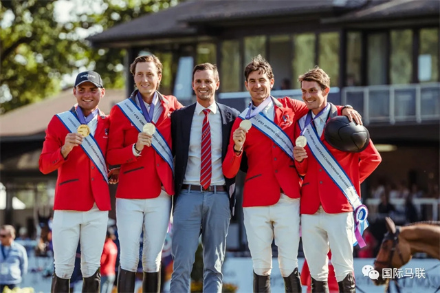 中国赛马人不仅在海外赛场频获佳绩,也在专业的繁育领域卓有建树。 (8).jpg