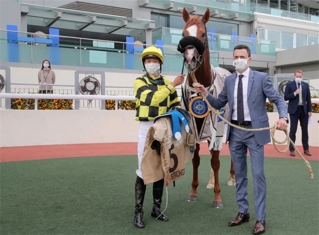 马闻早报丨19岁“高龄马”称雄三星级马术大奖赛,韦达从练首项一级赛冠军 (10).jpg