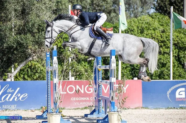 爱尔兰U25马术骑手登顶大西洋巡回赛三星级1.50米争时赛 大陆马.jpg