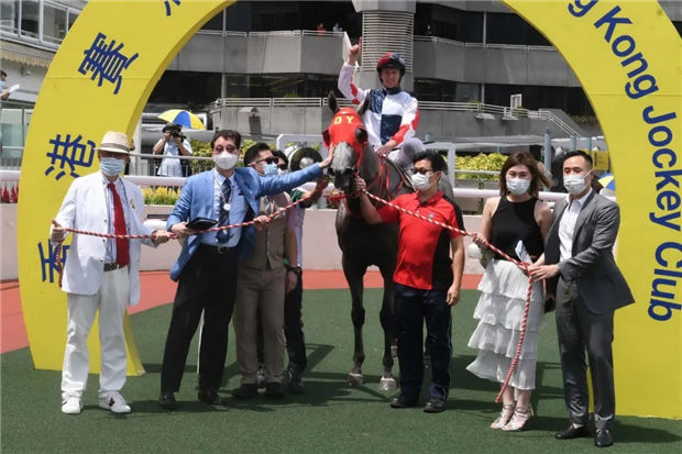 香港赛马冠军骑师之争白热化:潘顿暂时领先莫雷拉四场头马 大陆赛马网.jpg