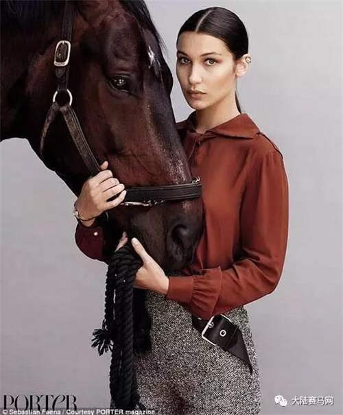 她是马术骑手,也是今年最红模特,丧着脸就能被时尚圈宠爱1.jpg