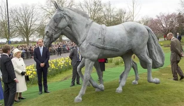 96岁英国女王,爱牠爱了92年! 大陆马 (8).png