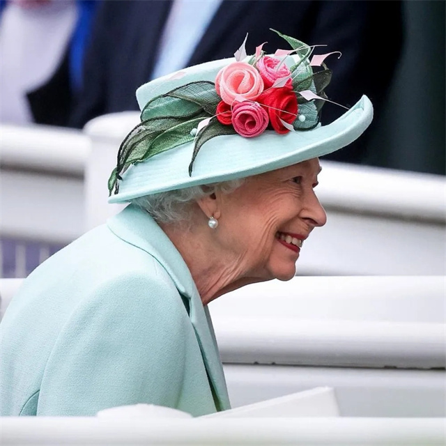 英国皇家牙雅士谷赛马会最后一日女王终于现身 (2).jpg