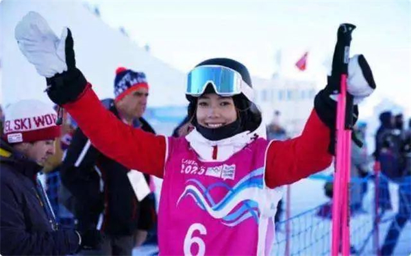 110万人关注!谷爱凌马背炫腹~一般人千万不要学! 大陆马 (4).jpg