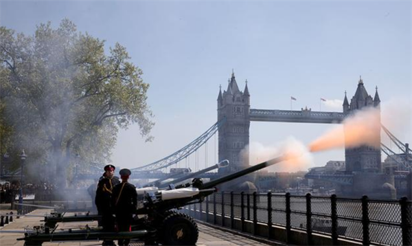 96岁英国女王,爱牠爱了92年! 大陆马 (2).png