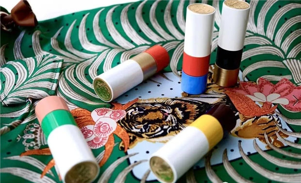 让全世界优雅女性争相单手举起“马术障碍杆”,爱马仕这么做了 青马网大陆马 (6).jpg