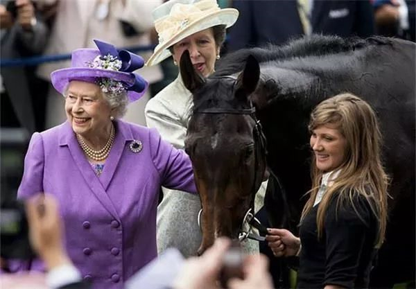 96岁英国女王,爱牠爱了92年! 大陆马 (6).jpg