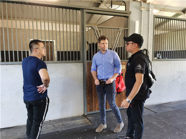 图:德利会创始人杜家安、德利会市场总监林瞚豪考察雅士牧场 (3).jpg