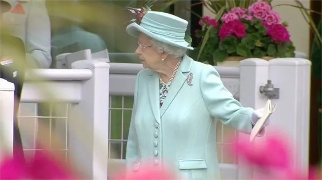英国皇家牙雅士谷赛马会最后一日女王终于现身 (1).jpg