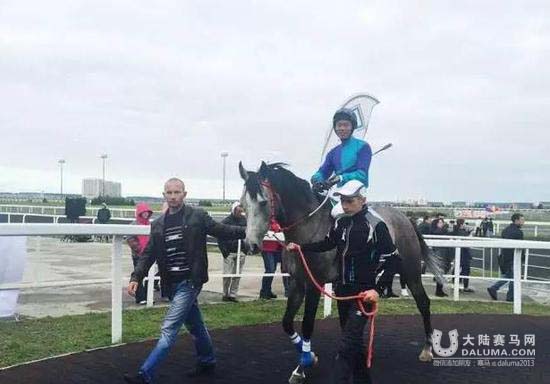 中国速度赛马骑师刘学俄罗斯赛场获佳绩 尝试与世界接轨 大陆赛马网2.jpg