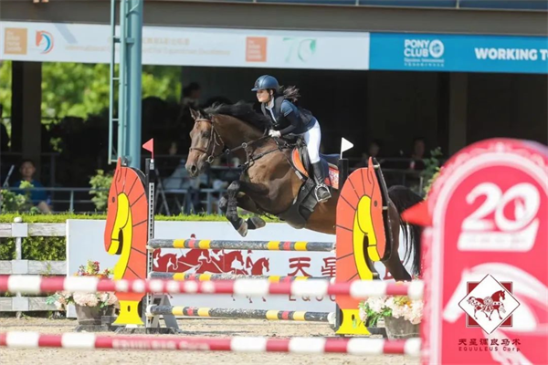 CKUR中联骑士联盟初中小骑手巩梓钰:8年马术学习,更自控更自信! 大陆马 (5).png