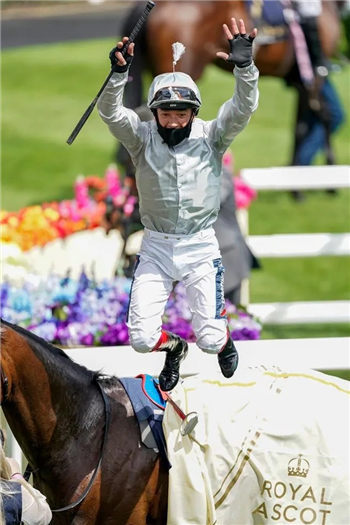 戴图理后来居上卫冕2020英国皇家赛马会“最佳骑师” 大陆赛马网.jpg