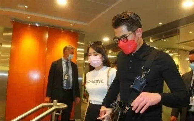 马场秀恩爱:天王郭富城携妻方媛现场观看爱驹“舞士精神”比赛 大陆赛马网 赛马网 赛马 (7).jpg