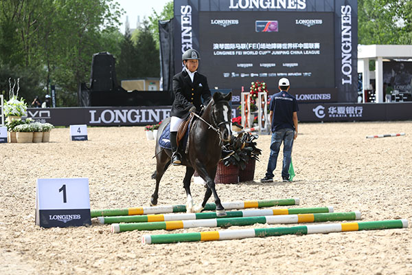 专访冠军小骑手苏铭钰父亲:有马的童年更有意义 大陆赛马网