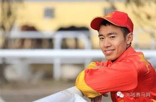 《马上聚焦》覃勇陈黎:驰骋在巴巴多斯赛场上的中国赛马双子星 2.jpg