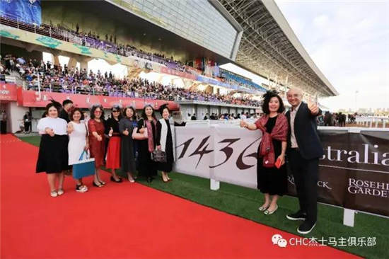 国内最时尚的赛马节落幕:男士彰显激情,女士诠释优雅14.jpg