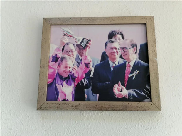 香港国际马匹拍卖会11匹马拍出3170万,何鸿燊爱子“抄底”当马主 大陆赛马网 (2).jpg