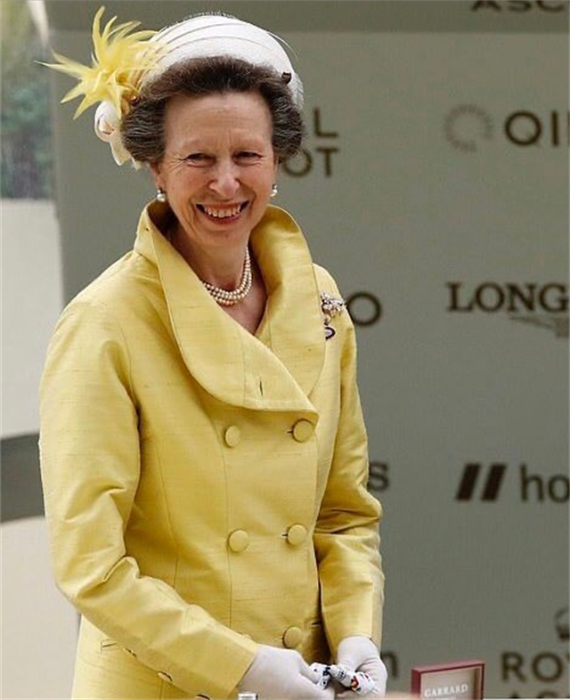 英国皇家牙雅士谷赛马会最后一日女王终于现身 (9).png