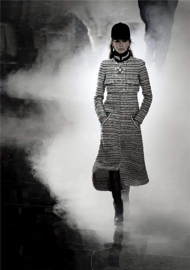 香奈儿停产!前不久那场注入马术自由与奔放、犹如骑士女孩颂歌般的大秀还历历在目 青马网大陆马 (3).jpg