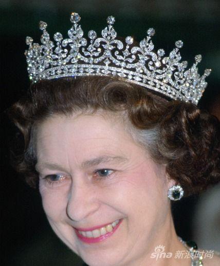 女王佩戴皇冠 大陆赛马网 女王佩戴皇冠
