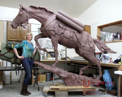 大陆赛马网 英雄战马冒失鬼:生前屡立战功官至参谋 死后被塑铜像永久怀念4.jpg