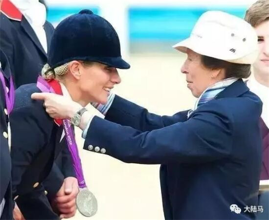 花三个亿为女儿养马,原来有钱人家这么养娃 大陆马 大陆赛马网 (22).jpg