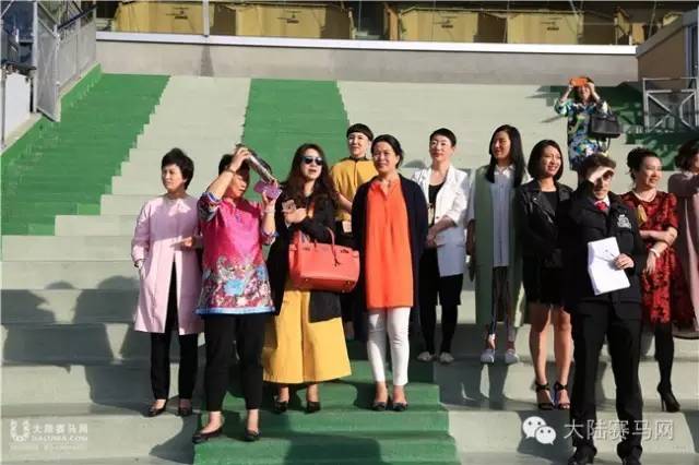 把戴安娜大奖赛带到你身边②:百年古堡是赛马场最美背景 20.jpg