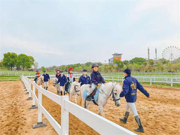 青马·校园马术社团 大陆马陪伴小小骑士一路成长! 大陆马 (4).png