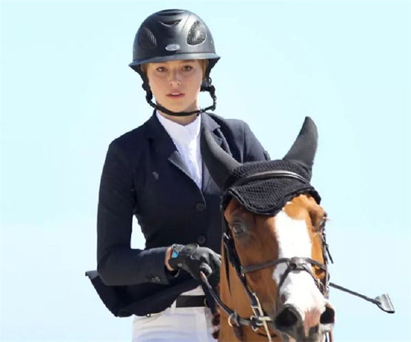 田亮女儿森碟马术照上热搜!听听星二代怎么看待“马术”! 大陆马 (5).jpg
