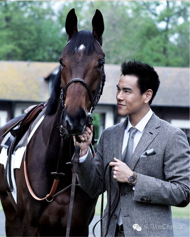 赛马场上体会真正的法式优雅:这么穿戴就是戴安娜优雅小姐! 3.jpg