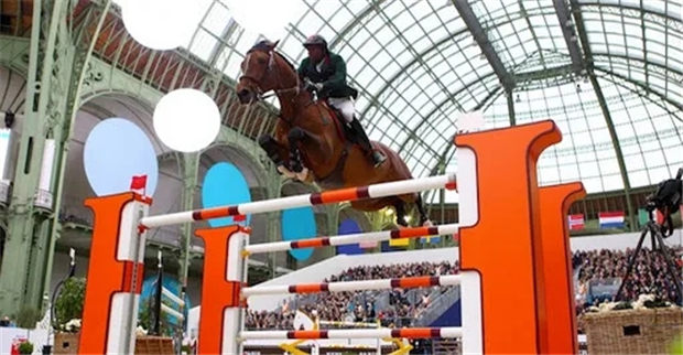 让全世界优雅女性争相单手举起“马术障碍杆”,爱马仕这么做了 青马网大陆马 (1).jpg