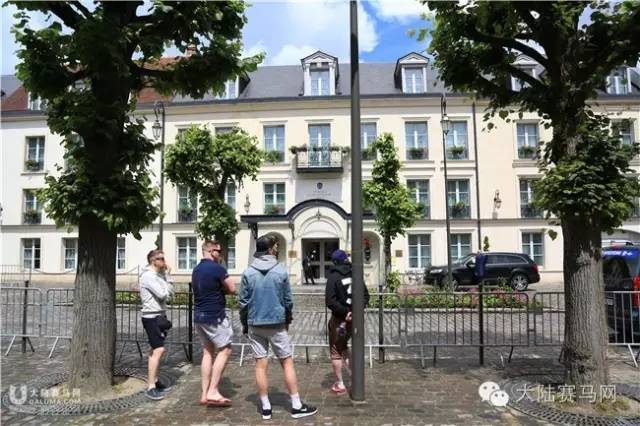 把戴安娜大奖赛带到你身边②:百年古堡是赛马场最美背景 13.jpg